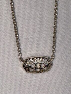 Kendra Scott Elisa Gold Pendant Necklace - Ivory Mother of Pearl